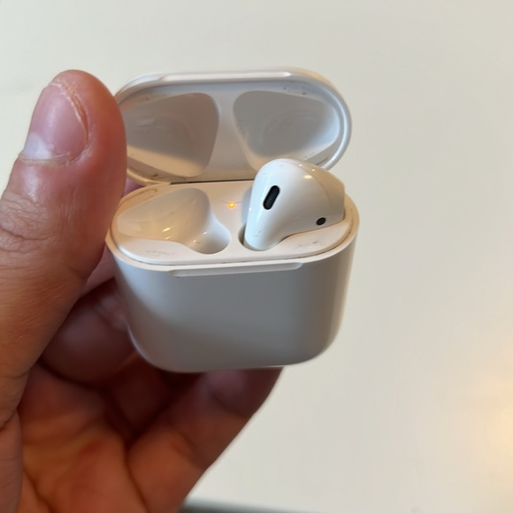 Genuine Apple AirPods 1st Gen RIGHT / CHARGING CASE ONLY - Picture 5 of 5